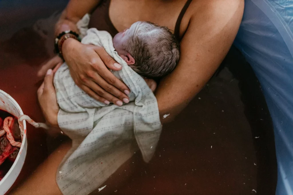 Free birth by Hanna Hill
