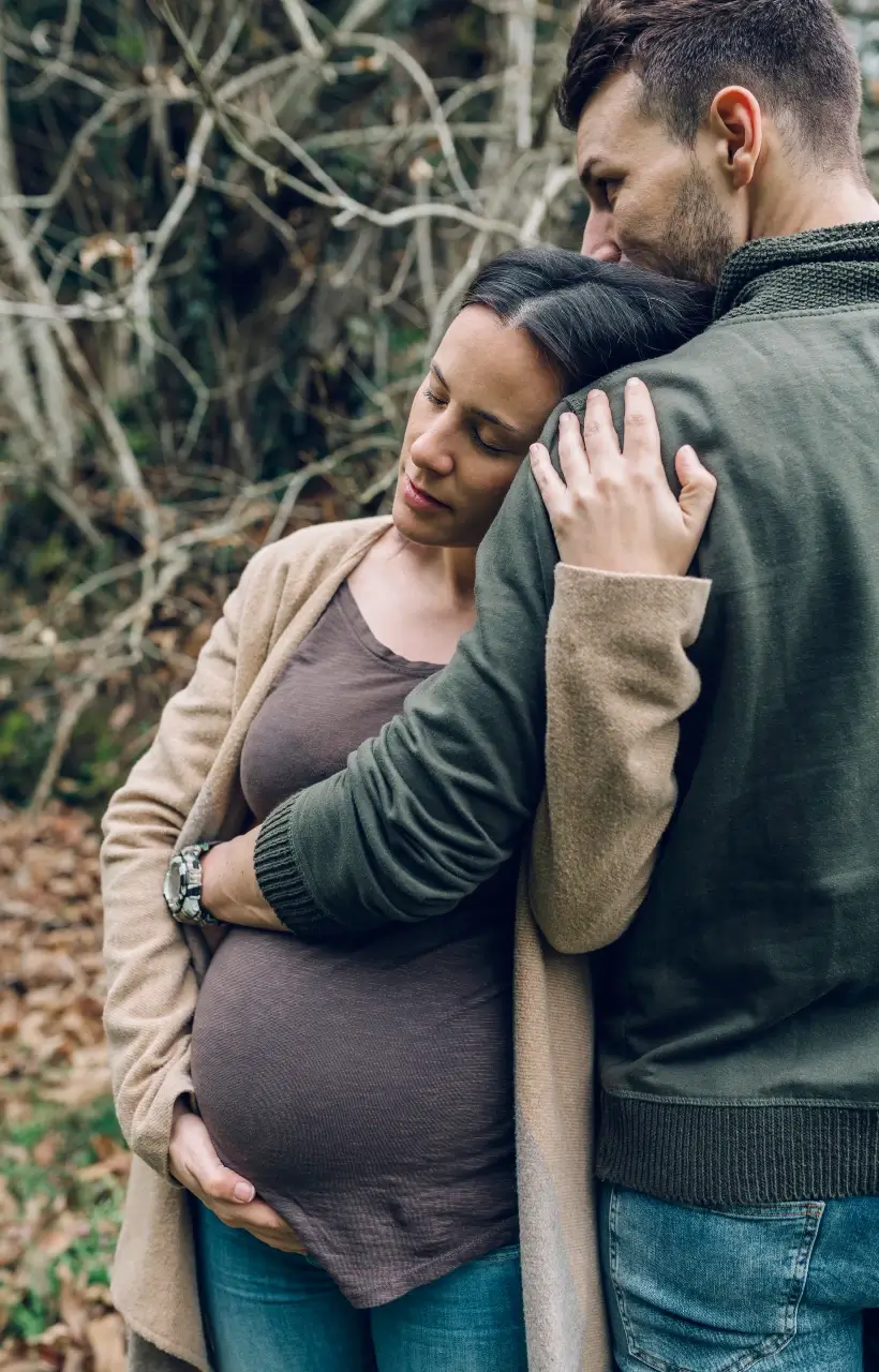 man-with-pregnant-woman-in-nature